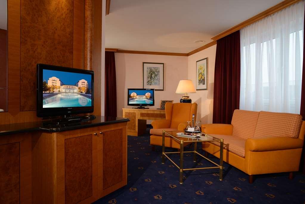 The Monarch 4*